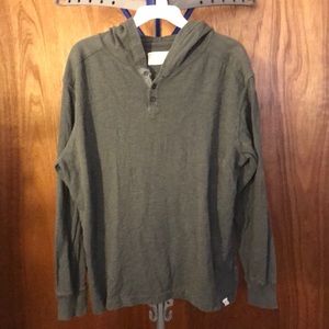 Men’s hooded long sleeve tee.